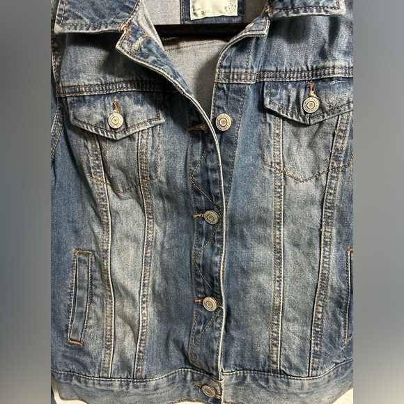 Mudd Women's Classic Jean Distressed Denim Blue Jacket Size Medium - Picture 3 of 6
